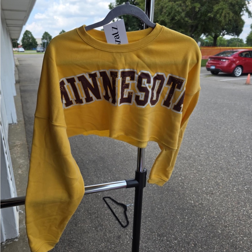 Yellow Minnesota Cropped Cut-off Sweatshirt